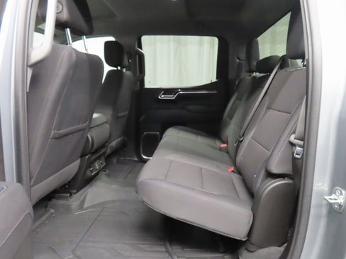 Used 2025 GMC Sierra 1500 SLE image 10