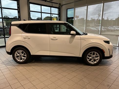 Used 2025 Kia Soul LX w/ LX Technology Package image 6