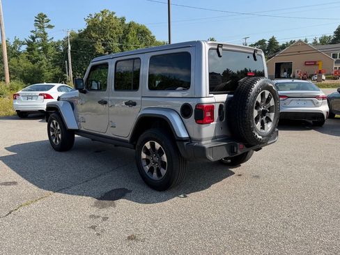 Used 2018 Jeep Wrangler Unlimited Sahara w/ LED Lighting Group AWD/4WD image 3