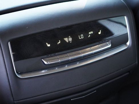 Used 2023 Cadillac Escalade Premium Luxury Platinum image 27