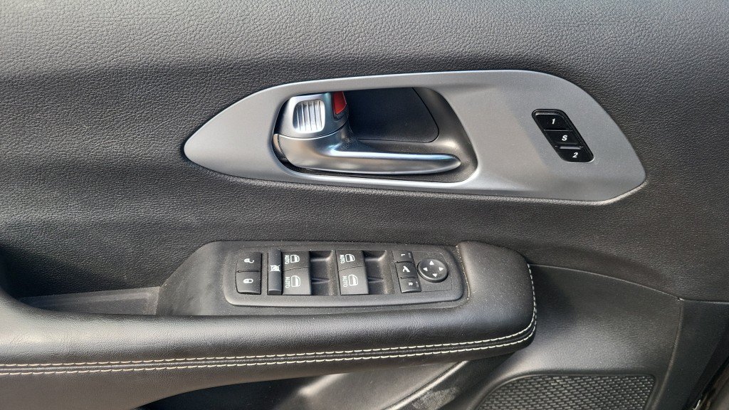 Used 2026 Chrysler Pacifica Limited FWD image 14
