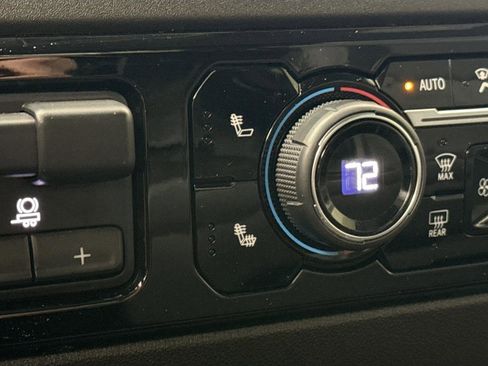 Used 2022 Chevrolet Silverado 1500 LT image 8