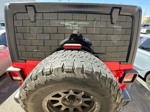 Used 2022 Jeep Wrangler Unlimited Sahara AWD/4WD image 5