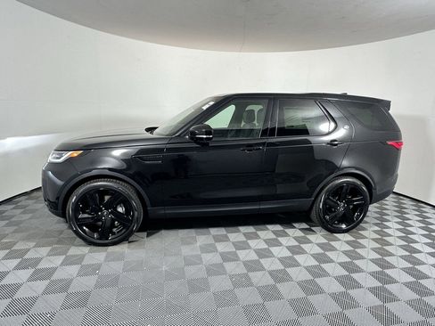 Used 2025 Land Rover Discovery S image 2