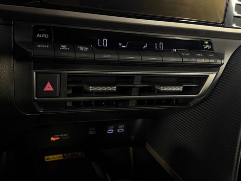 Used 2025 Toyota Camry SE w/ Convenience Package FWD image 21