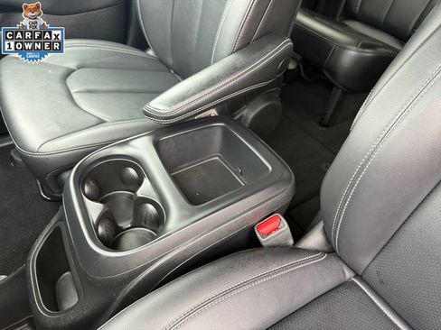 Used 2025 Chrysler Pacifica Select FWD image 24