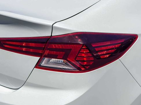 Used 2020 Hyundai Elantra SEL FWD image 8