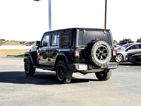 Used 2019 Jeep Wrangler Unlimited Sahara image 6
