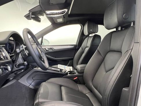 Certified 2026 Porsche Macan AWD/4WD image 5