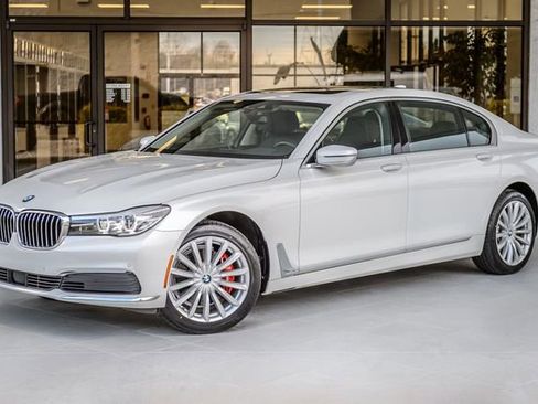 Used 2019 BMW 740i xDrive w/ Executive Package image 2