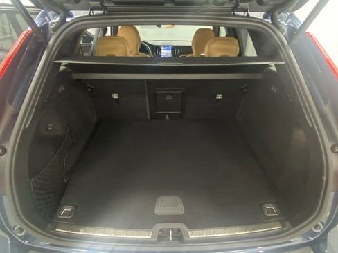 Certified 2024 Volvo XC60 T8 Ultimate w/ Climate Package image 9