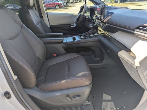 Used 2024 Toyota Sienna Platinum image 14