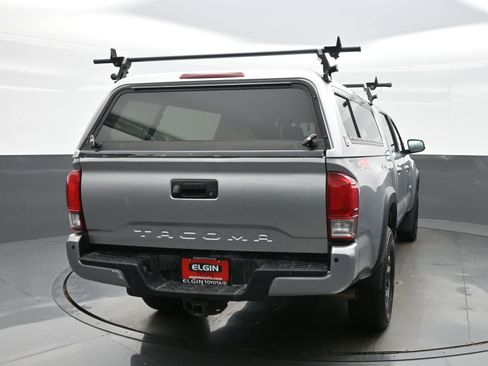 Used 2018 Toyota Tacoma TRD Off-Road w/ Technology Package AWD/4WD image 5