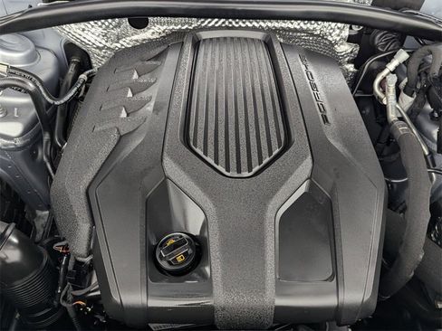 Used 2025 Porsche Macan w/ Premium Package Plus image 10