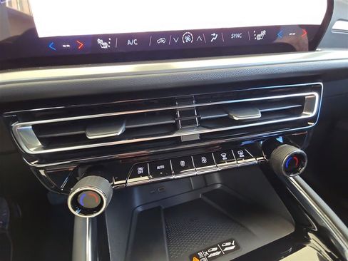 New 2026 Chevrolet Traverse LT w/ Midnight/Sport Edition image 18