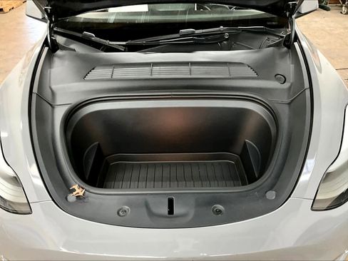 Used 2023 Tesla Model Y Performance image 12