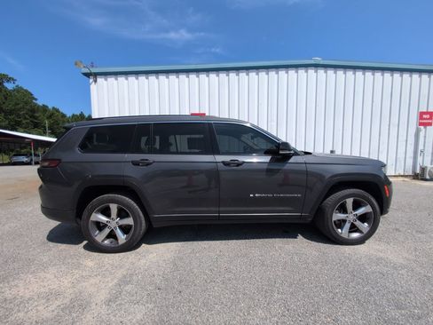 Used 2022 Jeep Grand Cherokee L Limited AWD/4WD image 9