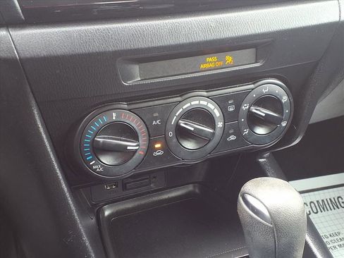 Used 2015 MAZDA MAZDA3 i Sport image 8