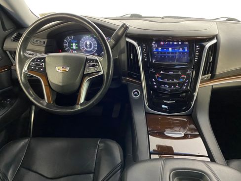 Used 2020 Cadillac Escalade Luxury image 4