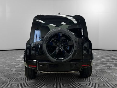 New 2026 Land Rover Defender 110 X-Dynamic SE image 4