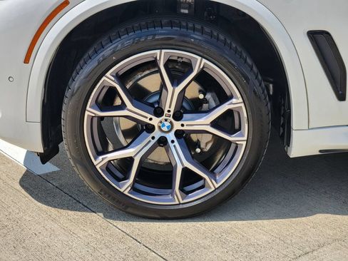 Used 2022 BMW X5 xDrive40i w/ M Sport Package AWD/4WD image 10