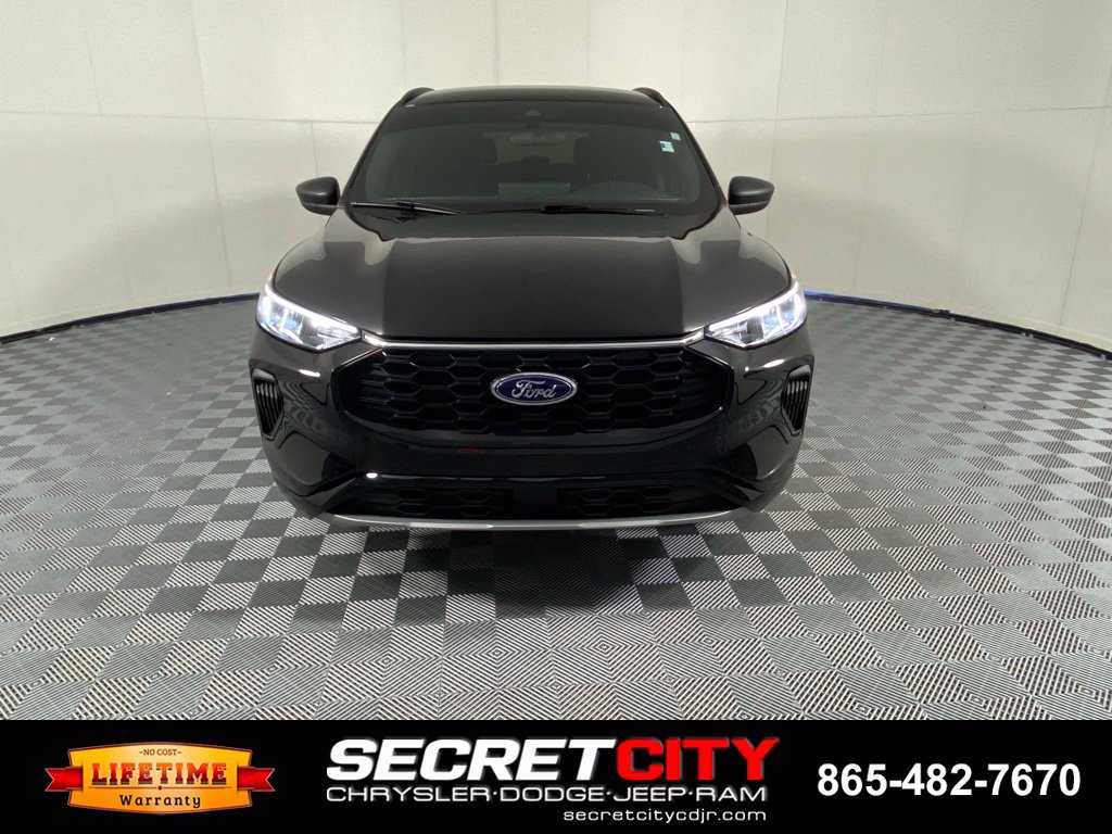 Used 2024 Ford Escape ST-Line w/ Tech Pack #1 AWD/4WD image 2