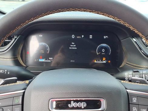 New 2026 Jeep Grand Cherokee Limited AWD/4WD image 10