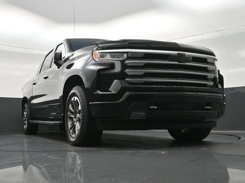 Used 2024 Chevrolet Silverado 1500 High Country w/ Technology Package AWD/4WD image 29