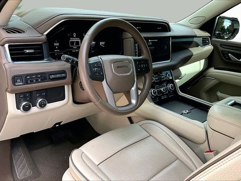Used 2024 GMC Yukon XL Denali AWD/4WD image 18