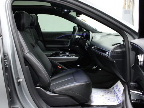 Used 2024 Cadillac Lyriq Luxury image 16