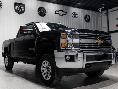 Used 2017 Chevrolet Silverado 2500 LT w/ LT Convenience Package image 8