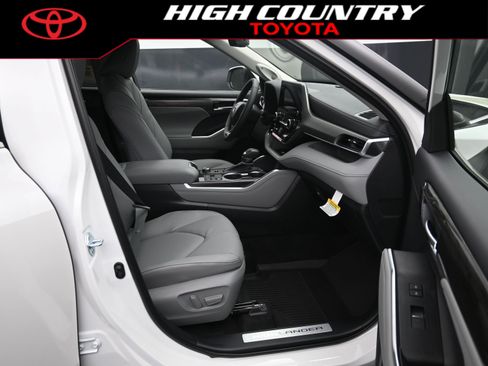 New 2026 Toyota Highlander Limited AWD/4WD image 11