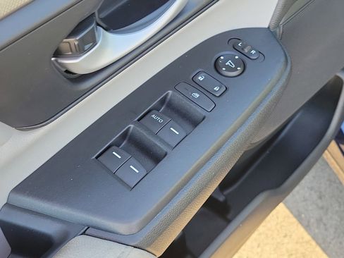 Used 2019 Honda CR-V LX image 14