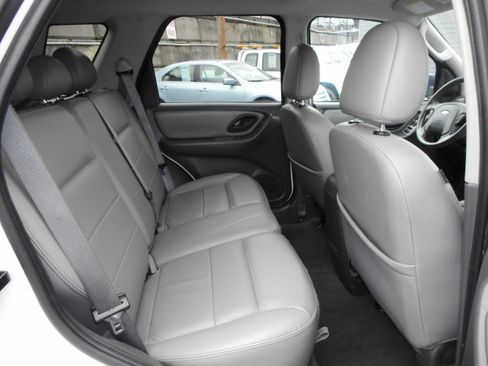 Used 2006 Ford Escape 4WD Hybrid image 24
