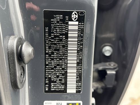 Used 2025 Toyota Corolla SE image 11