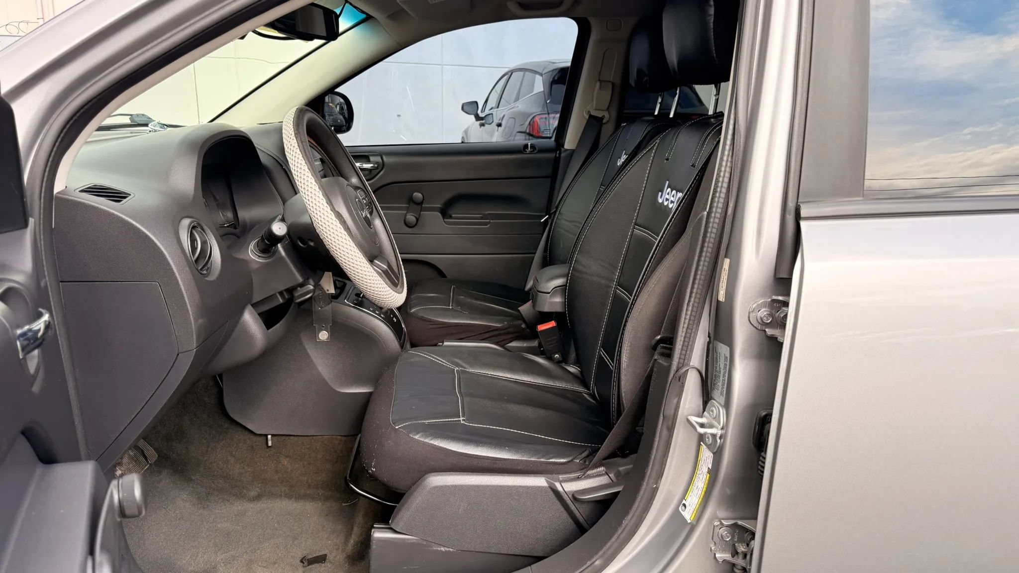 Used 2017 Jeep Compass Sport FWD image 12