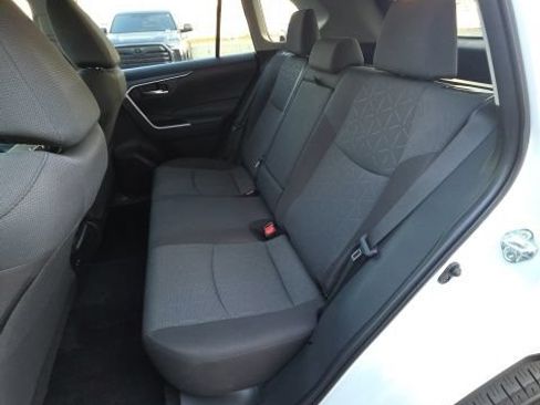 Used 2025 Toyota RAV4 XLE AWD/4WD image 15