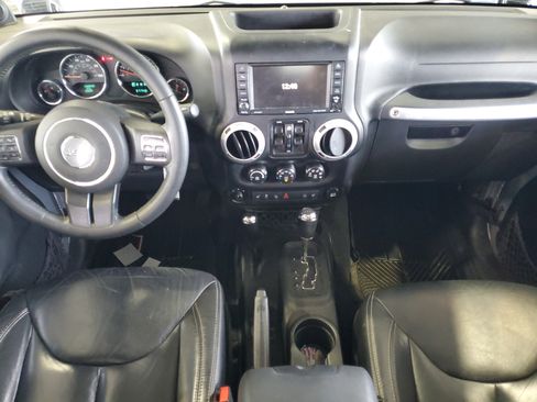 Used 2014 Jeep Wrangler Unlimited Sahara w/ Dual Top Group AWD/4WD image 10