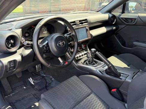 Used 2023 Toyota GR86 RWD image 17