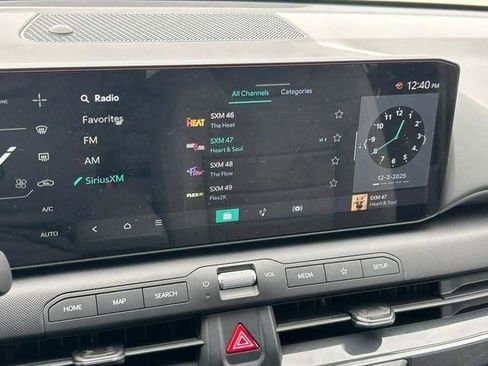 Used 2025 Kia K4 EX image 39