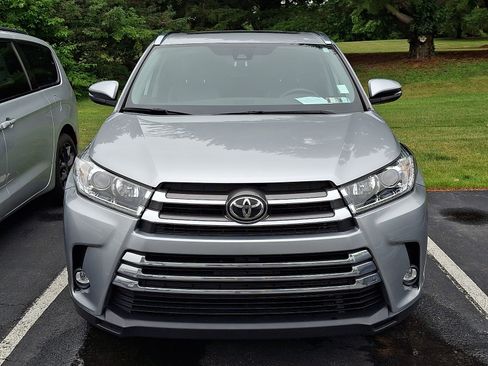 Used 2019 Toyota Highlander Limited AWD/4WD image 2