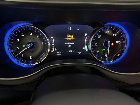 Used 2025 Chrysler Pacifica Limited FWD image 21