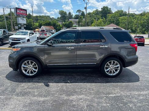 Used 2015 Ford Explorer XLT w/ Equipment Group 202A FWD image 2