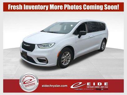 Used 2024 Chrysler Pacifica Touring-L