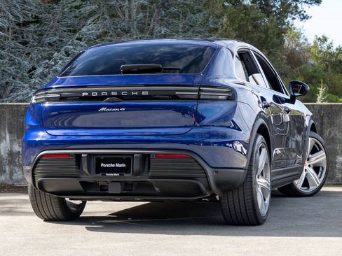 Certified 2025 Porsche Macan 4 Electric image 11