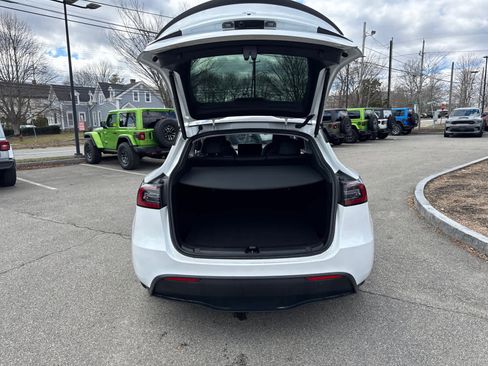Used 2025 Tesla Model Y Performance image 34