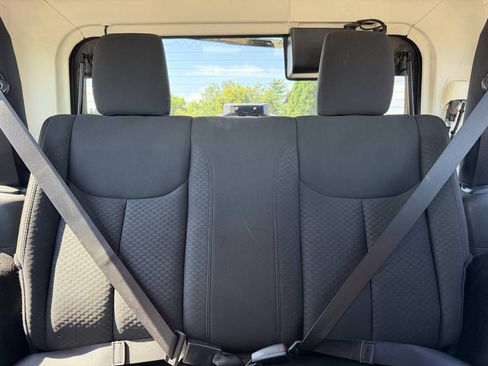 Used 2018 Jeep Wrangler Sport w/ Quick Order Package 24S AWD/4WD image 13