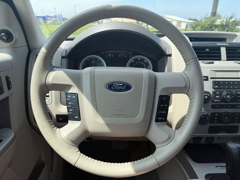 Used 2010 Ford Escape XLT AWD/4WD image 2