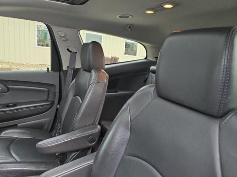 Used 2011 Chevrolet Traverse LT w/ LPO, 'HIT The Road' Package FWD image 31