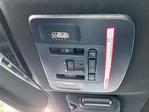 Used 2025 Toyota Camry XSE image 33